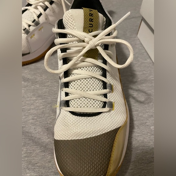 Under Armor Curry 375 Gold Brown White Men’s Shoes - Picture 2 of 3